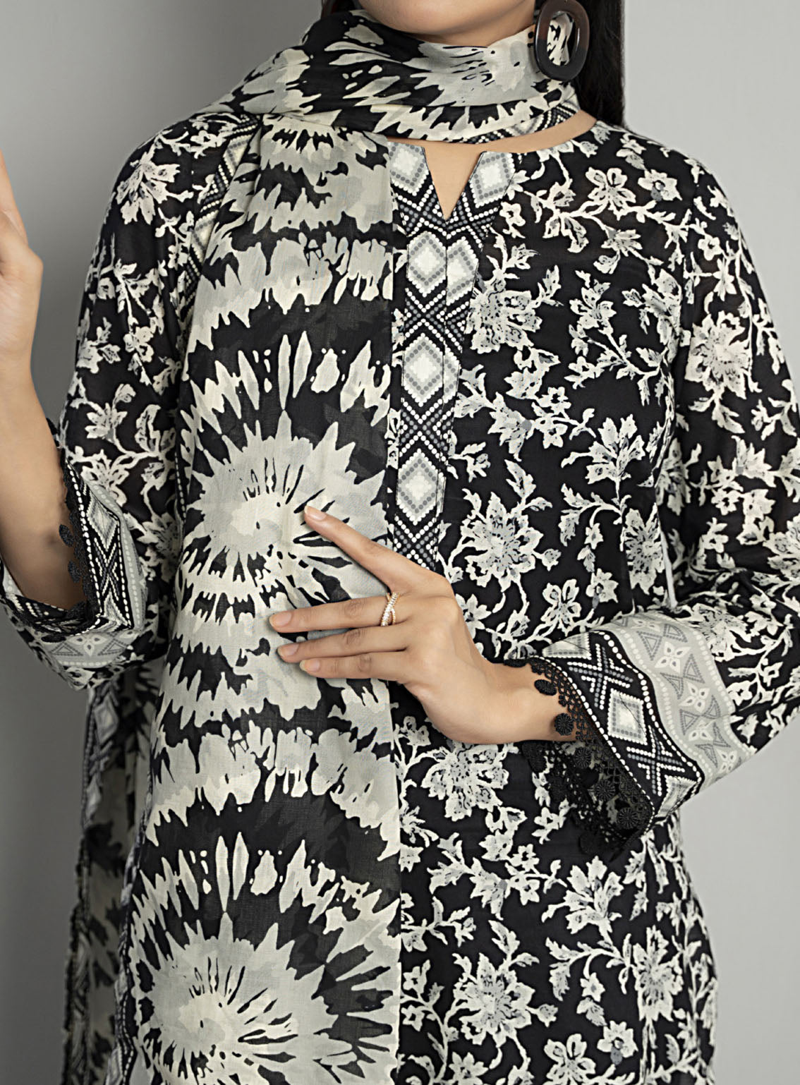 Sufinas By VS Textile Printed Lawn Black & White 3 Piece Unstitched Suit VS24S B&W D-511 Sufinas By VS Textile Printed Lawn Black & White 3 Piece Unstitched Suit VS24S B&W D-511
