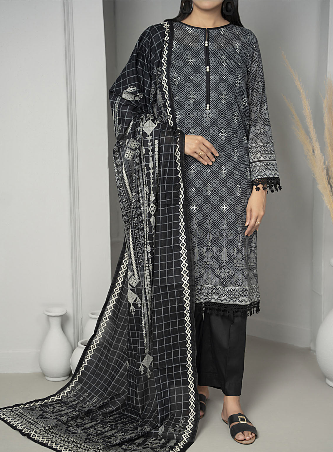 Sufinas By VS Textile Printed Lawn Black & White 3 Piece Unstitched Suit VS24S B&W D-512 Sufinas By VS Textile Printed Lawn Black & White 3 Piece Unstitched Suit VS24S B&W D-512
