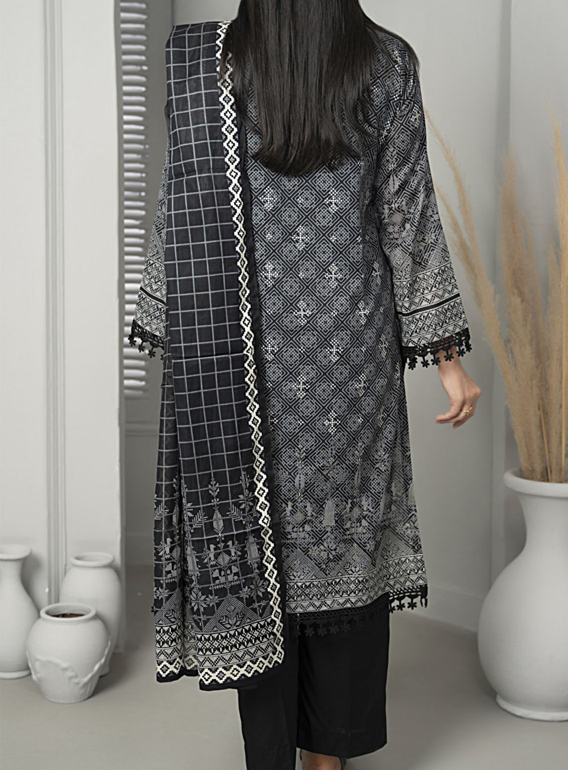 Sufinas By VS Textile Printed Lawn Black & White 3 Piece Unstitched Suit VS24S B&W D-512 Sufinas By VS Textile Printed Lawn Black & White 3 Piece Unstitched Suit VS24S B&W D-512