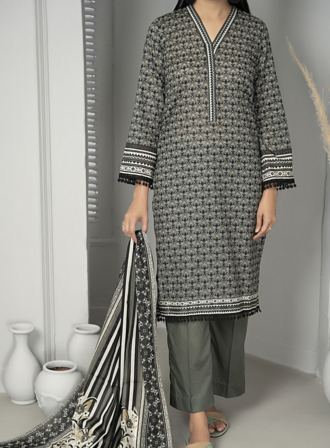 Sufinas By VS Textile Printed Lawn Black & White 3 Piece Unstitched Suit VS24S B&W D-514 Sufinas By VS Textile Printed Lawn Black & White 3 Piece Unstitched Suit VS24S B&W D-514