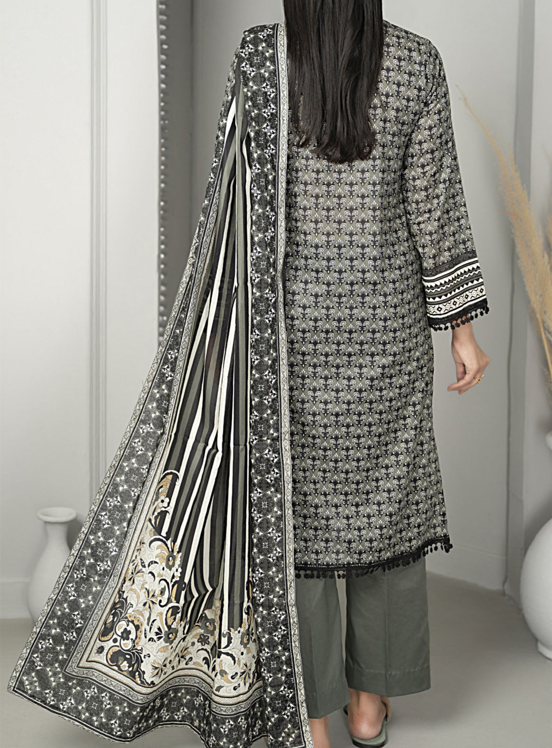 Sufinas By VS Textile Printed Lawn Black & White 3 Piece Unstitched Suit VS24S B&W D-514 Sufinas By VS Textile Printed Lawn Black & White 3 Piece Unstitched Suit VS24S B&W D-514