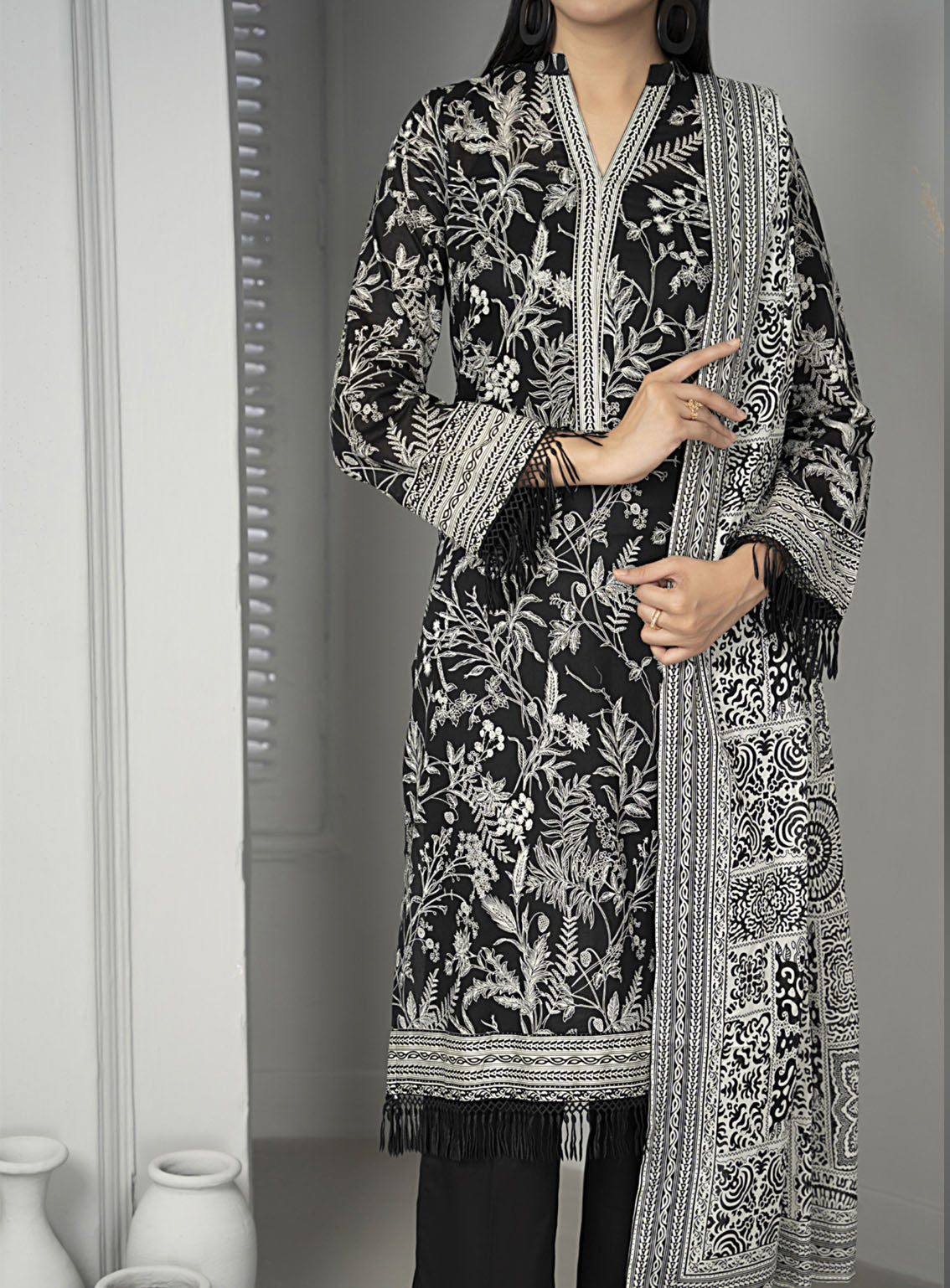 Sufinas By VS Textile Printed Lawn Black & White 3 Piece Unstitched Suit VS24S B&W D-515 Sufinas By VS Textile Printed Lawn Black & White 3 Piece Unstitched Suit VS24S B&W D-515