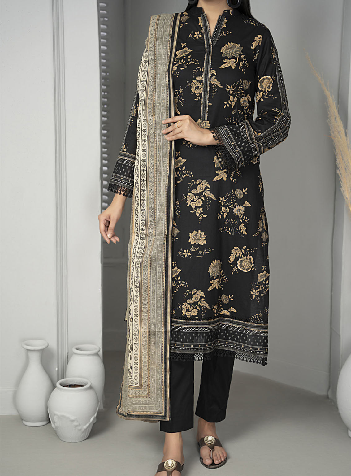 Sufinas By VS Textile Printed Lawn Black & White 3 Piece Unstitched Suit VS24S B&W D-516 Sufinas By VS Textile Printed Lawn Black & White 3 Piece Unstitched Suit VS24S B&W D-516