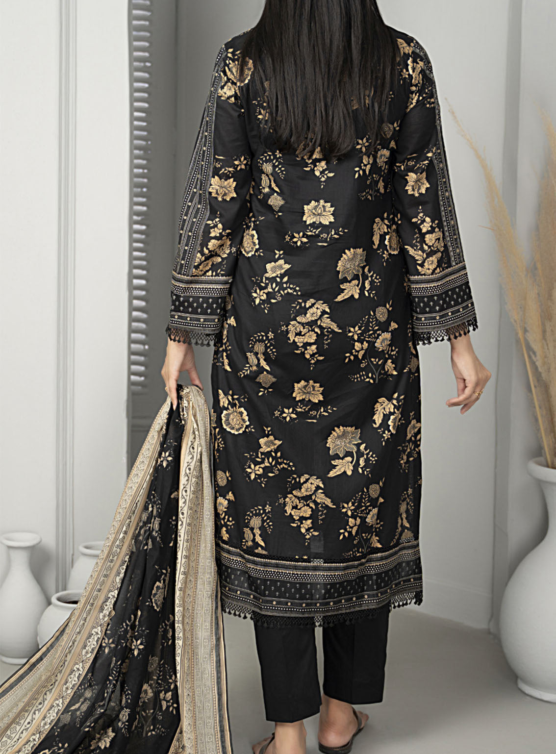 Sufinas By VS Textile Printed Lawn Black & White 3 Piece Unstitched Suit VS24S B&W D-516 Sufinas By VS Textile Printed Lawn Black & White 3 Piece Unstitched Suit VS24S B&W D-516