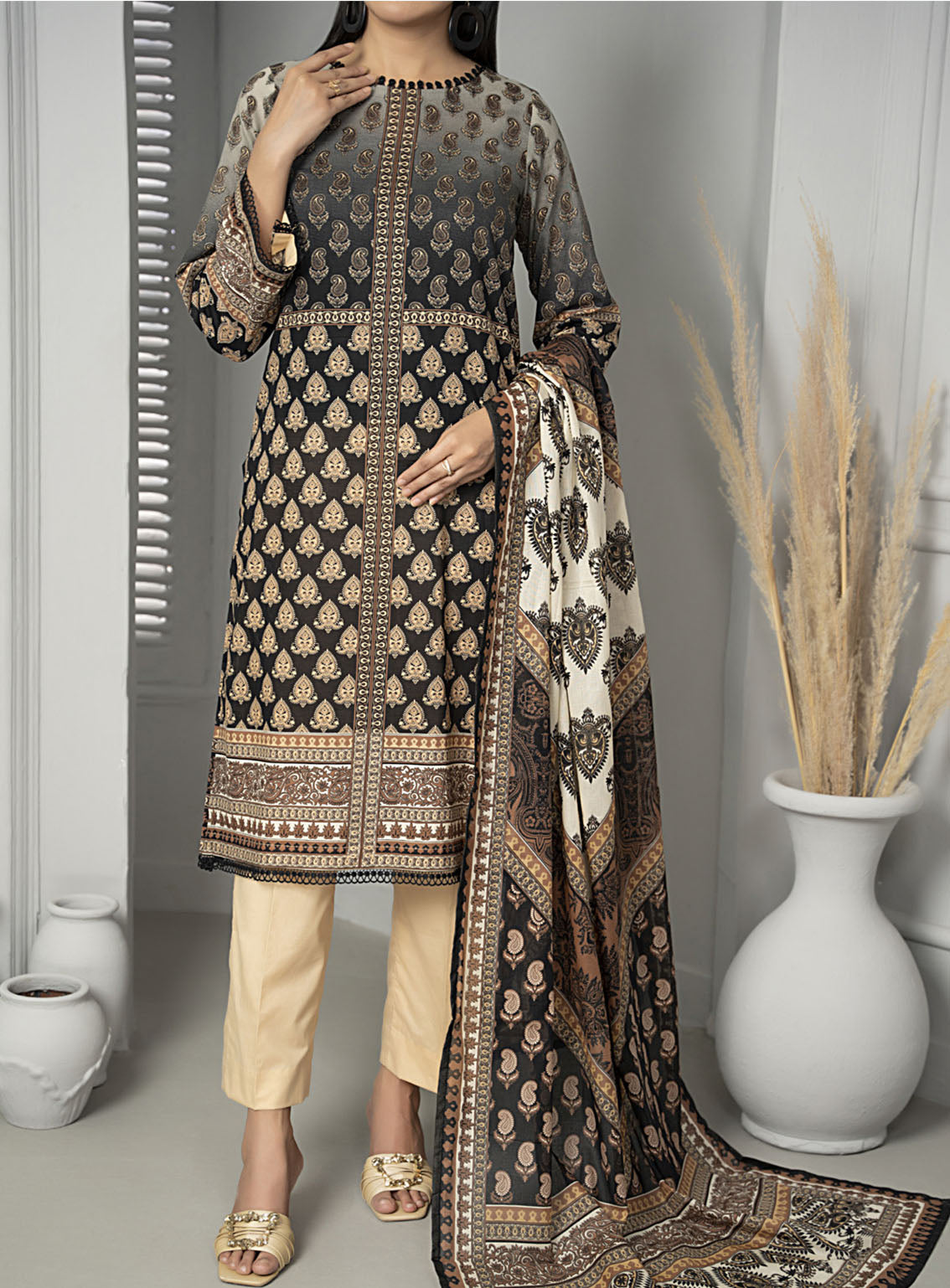 Sufinas By VS Textile Printed Lawn Black & White 3 Piece Unstitched Suit VS24S B&W D-517 Sufinas By VS Textile Printed Lawn Black & White 3 Piece Unstitched Suit VS24S B&W D-517