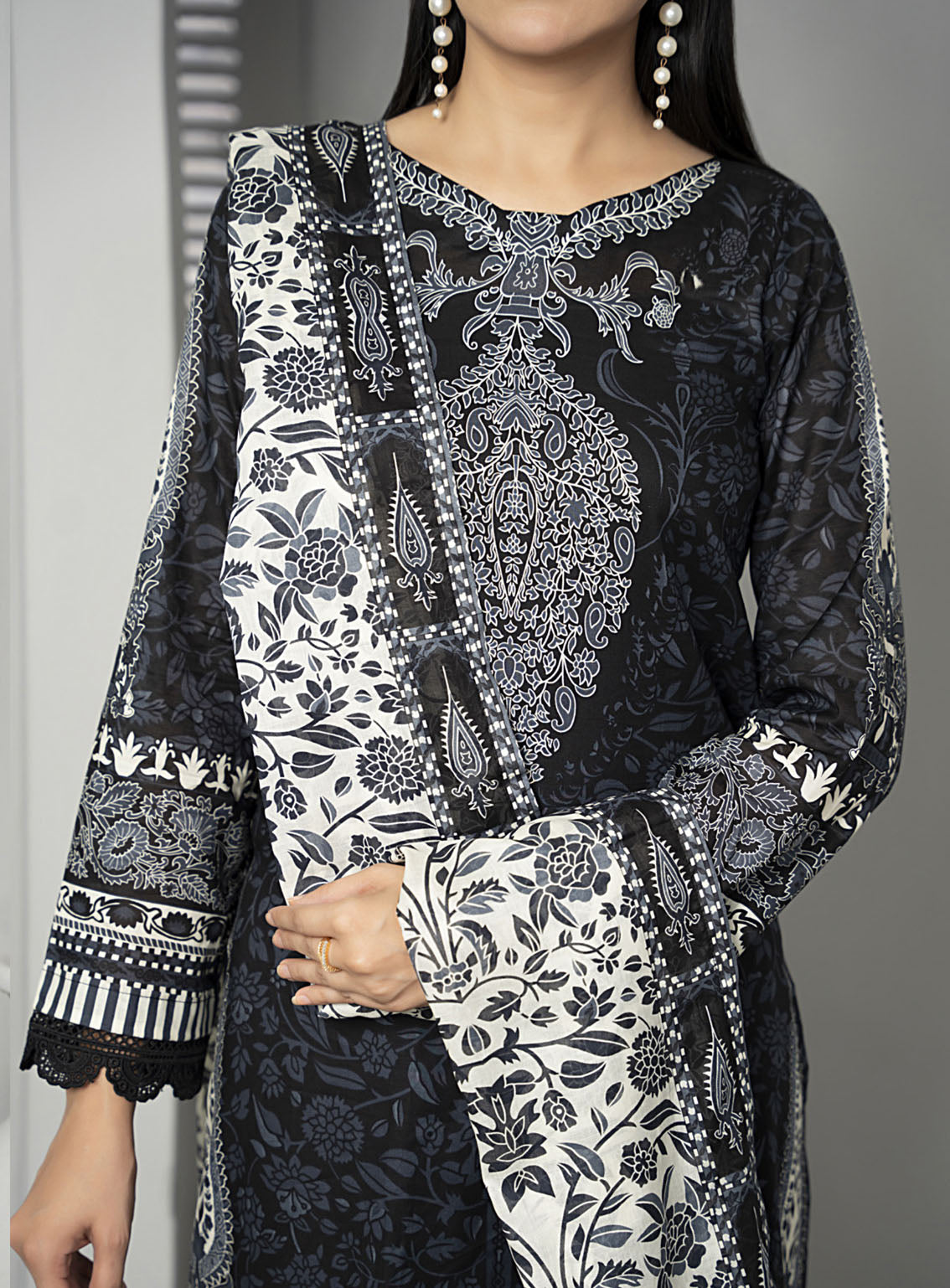 Sufinas By VS Textile Printed Lawn Black & White 3 Piece Unstitched Suit VS24S B&W D-519 Sufinas By VS Textile Printed Lawn Black & White 3 Piece Unstitched Suit VS24S B&W D-519