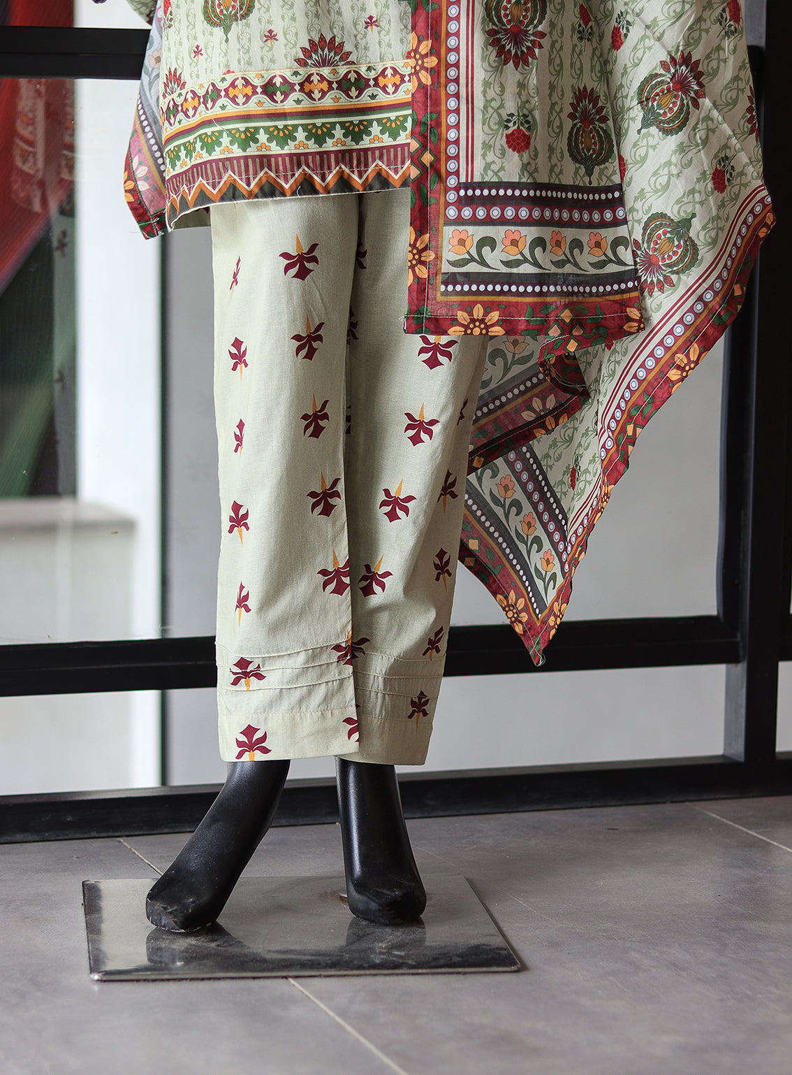 Summer Bloom By Keysha Printed Lawn Stitched Suits 3 Piece - KS24SBL D-50 Summer Bloom By Keysha Printed Lawn Stitched Suits 3 Piece - KS24SBL D-50