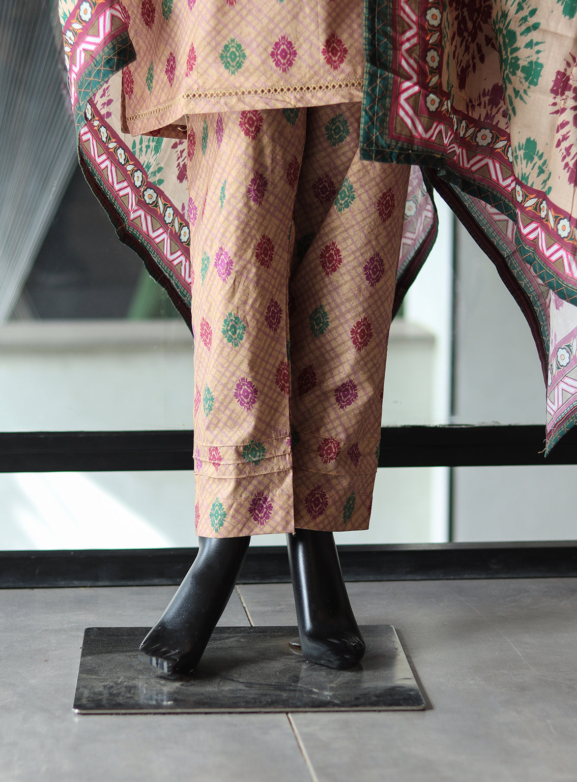 Summer Bloom By Keysha Printed Lawn Stitched Suits 3 Piece - KS24SBL D-51 Summer Bloom By Keysha Printed Lawn Stitched Suits 3 Piece - KS24SBL D-51