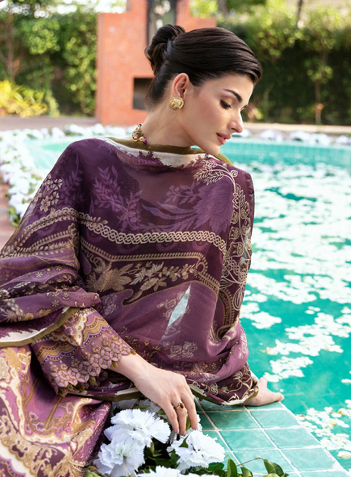 Summer Glow By Gulaal Embroidered Lawn 3 Piece Unstitched Suit GL24SG D-03 ESMERAY Summer Glow By Gulaal Embroidered Lawn 3 Piece Unstitched Suit GL24SG D-03 ESMERAY
