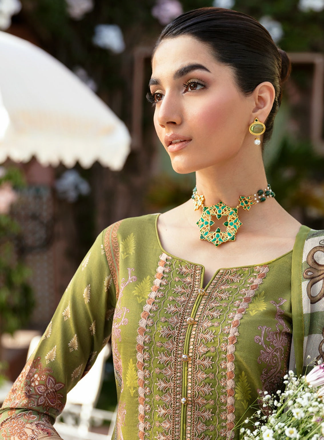 Summer Glow By Gulaal Embroidered Lawn 3 Piece Unstitched Suit GL24SG D-04 ALICIA Summer Glow By Gulaal Embroidered Lawn 3 Piece Unstitched Suit GL24SG D-04 ALICIA