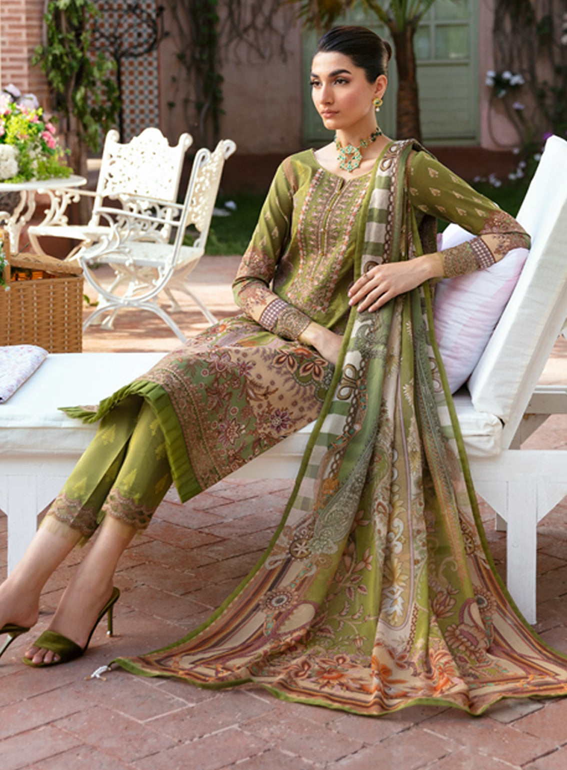 Summer Glow By Gulaal Embroidered Lawn 3 Piece Unstitched Suit GL24SG D-04 ALICIA Summer Glow By Gulaal Embroidered Lawn 3 Piece Unstitched Suit GL24SG D-04 ALICIA