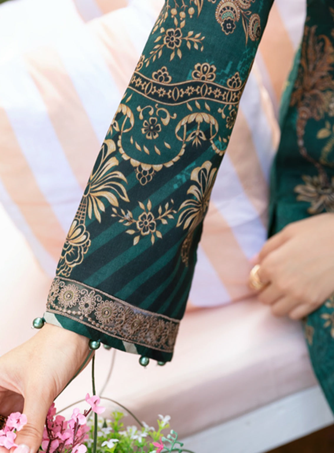 Summer Glow By Gulaal Embroidered Lawn 3 Piece Unstitched Suit GL24SG D-08 EMMELINE Summer Glow By Gulaal Embroidered Lawn 3 Piece Unstitched Suit GL24SG D-08 EMMELINE