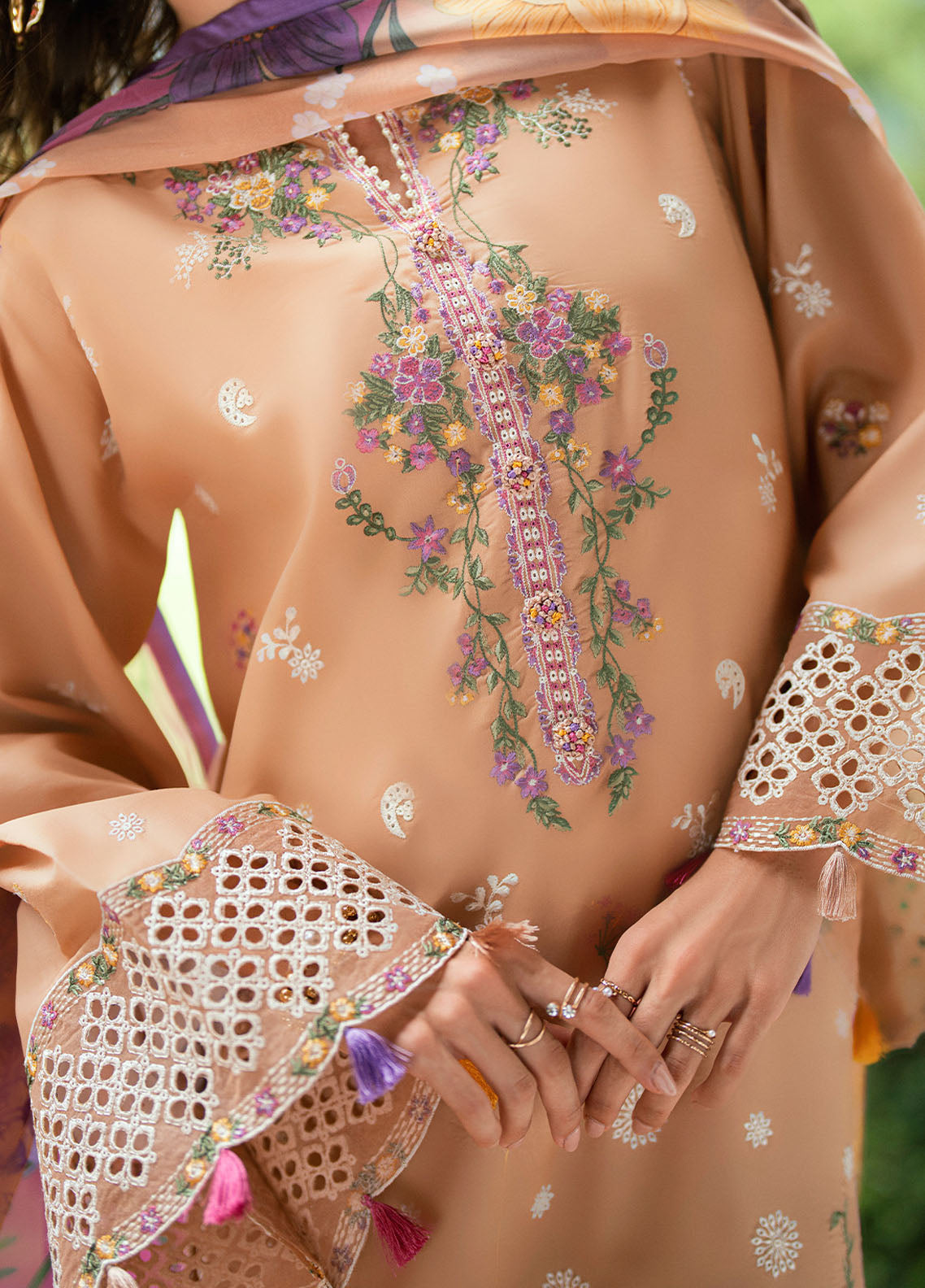 Summer Reverie By Roheenaz Embroidered Lawn 3 Piece Unstitched Suit RNZ25SRLL D-5A ELARIS Summer Reverie By Roheenaz Embroidered Lawn 3 Piece Unstitched Suit RNZ25SRLL D-5A ELARIS