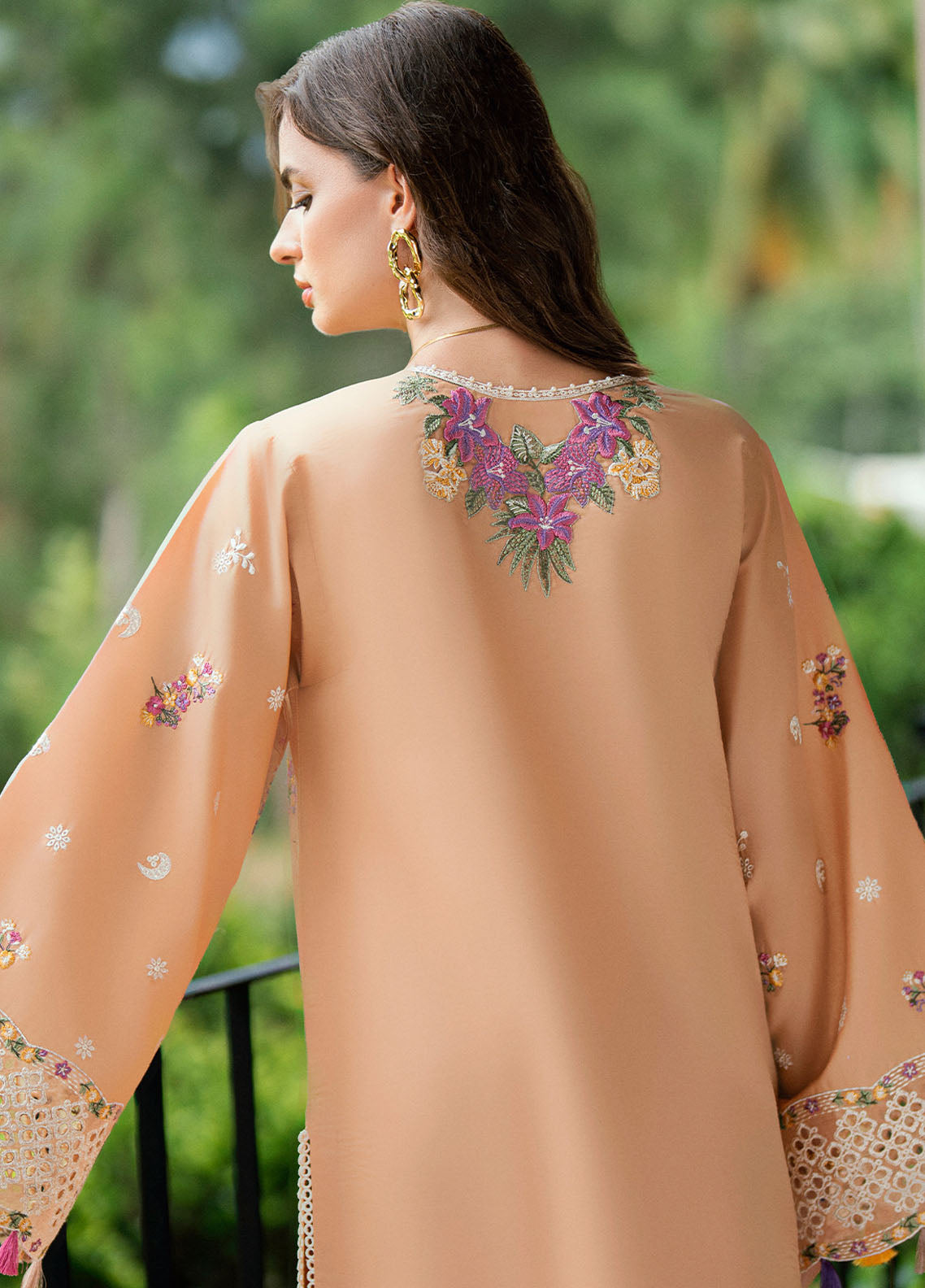 Summer Reverie By Roheenaz Embroidered Lawn 3 Piece Unstitched Suit RNZ25SRLL D-5A ELARIS Summer Reverie By Roheenaz Embroidered Lawn 3 Piece Unstitched Suit RNZ25SRLL D-5A ELARIS