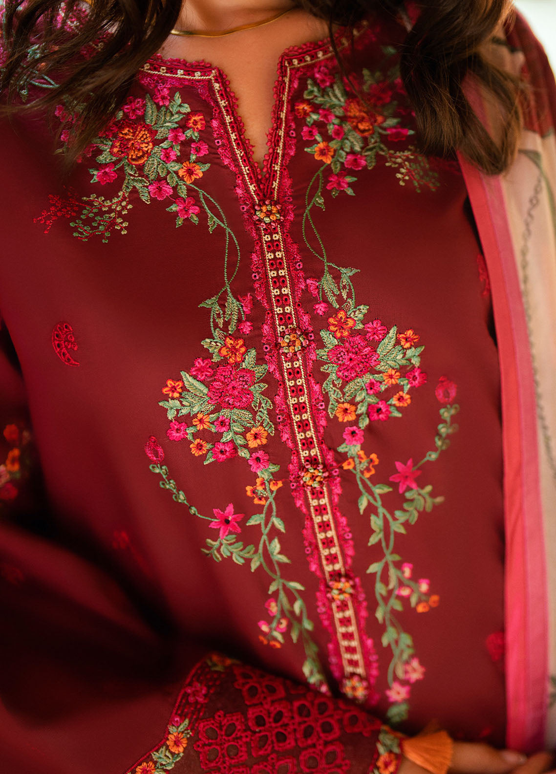 Summer Reverie By Roheenaz Embroidered Lawn 3 Piece Unstitched Suit RNZ25SRLL D-5B CALIRA Summer Reverie By Roheenaz Embroidered Lawn 3 Piece Unstitched Suit RNZ25SRLL D-5B CALIRA