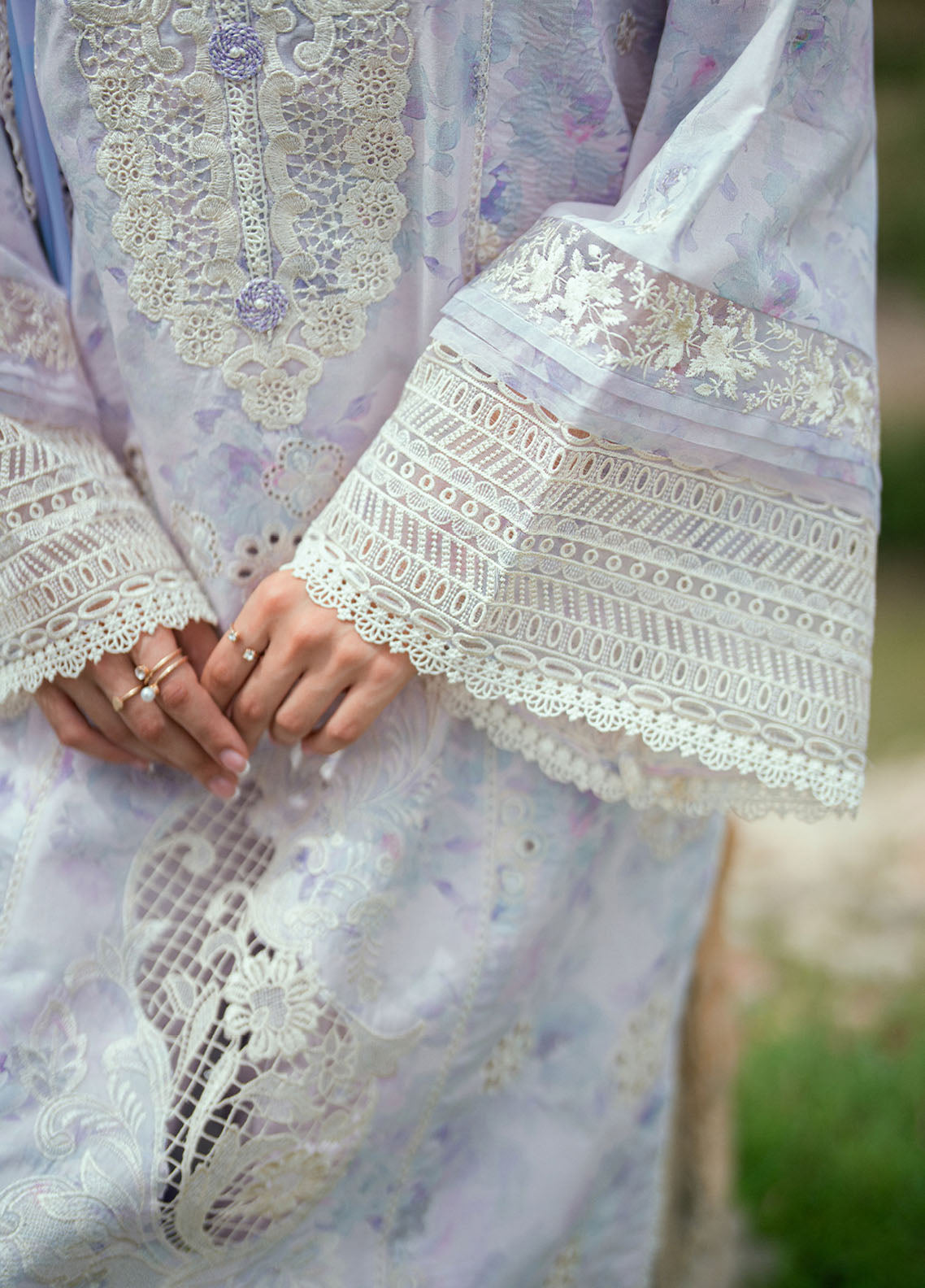 Summer Reverie By Roheenaz Embroidered Lawn 3 Piece Unstitched Suit RNZ25SRLL D-8B FLORIN Summer Reverie By Roheenaz Embroidered Lawn 3 Piece Unstitched Suit RNZ25SRLL D-8B FLORIN