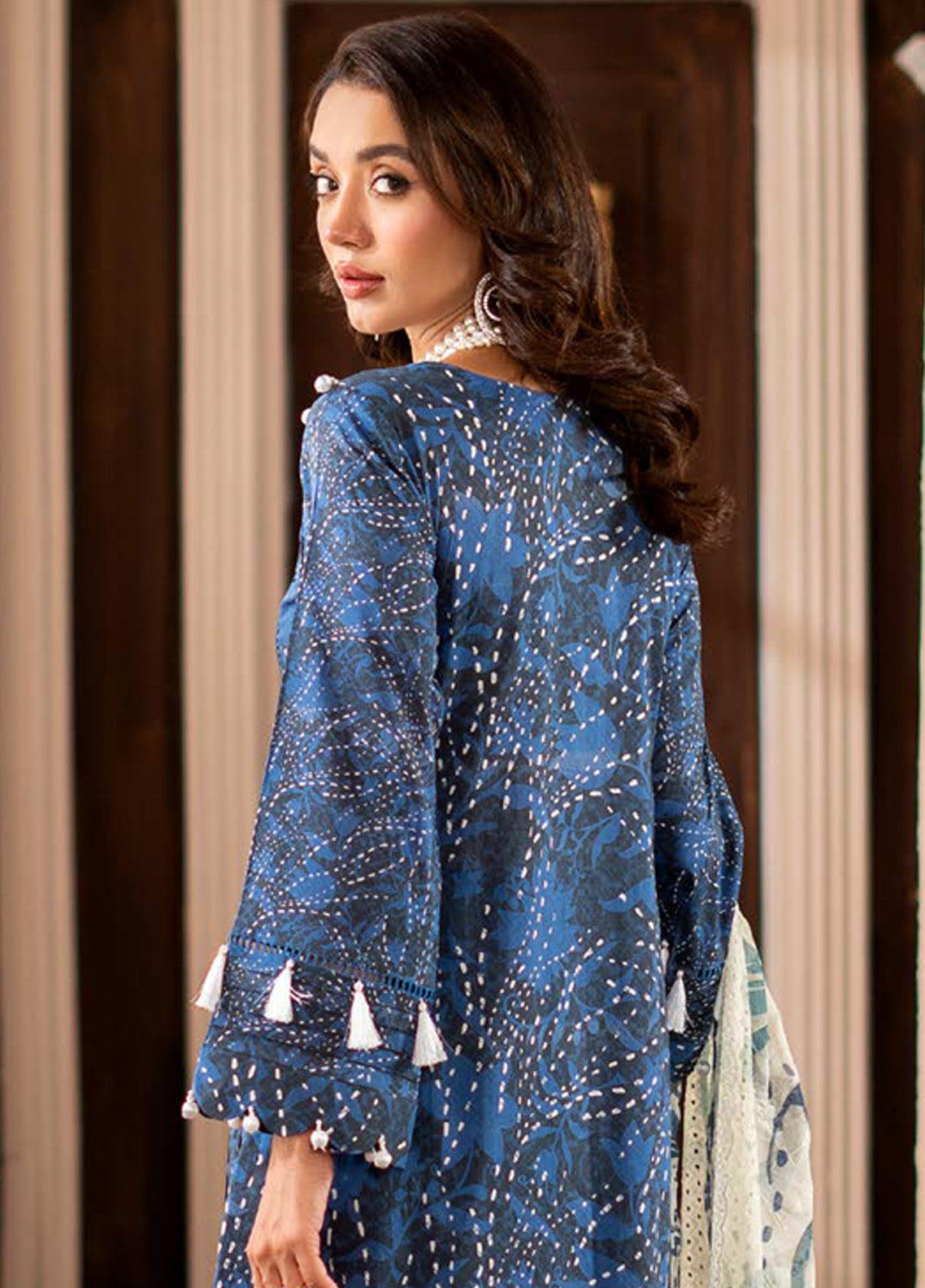 Sunshine Bloom By Alzohaib Chikankari Lawn 3 Piece Unstitched Suit AZ25SBEC D-01 Sunshine Bloom By Alzohaib Chikankari Lawn 3 Piece Unstitched Suit AZ25SBEC D-01