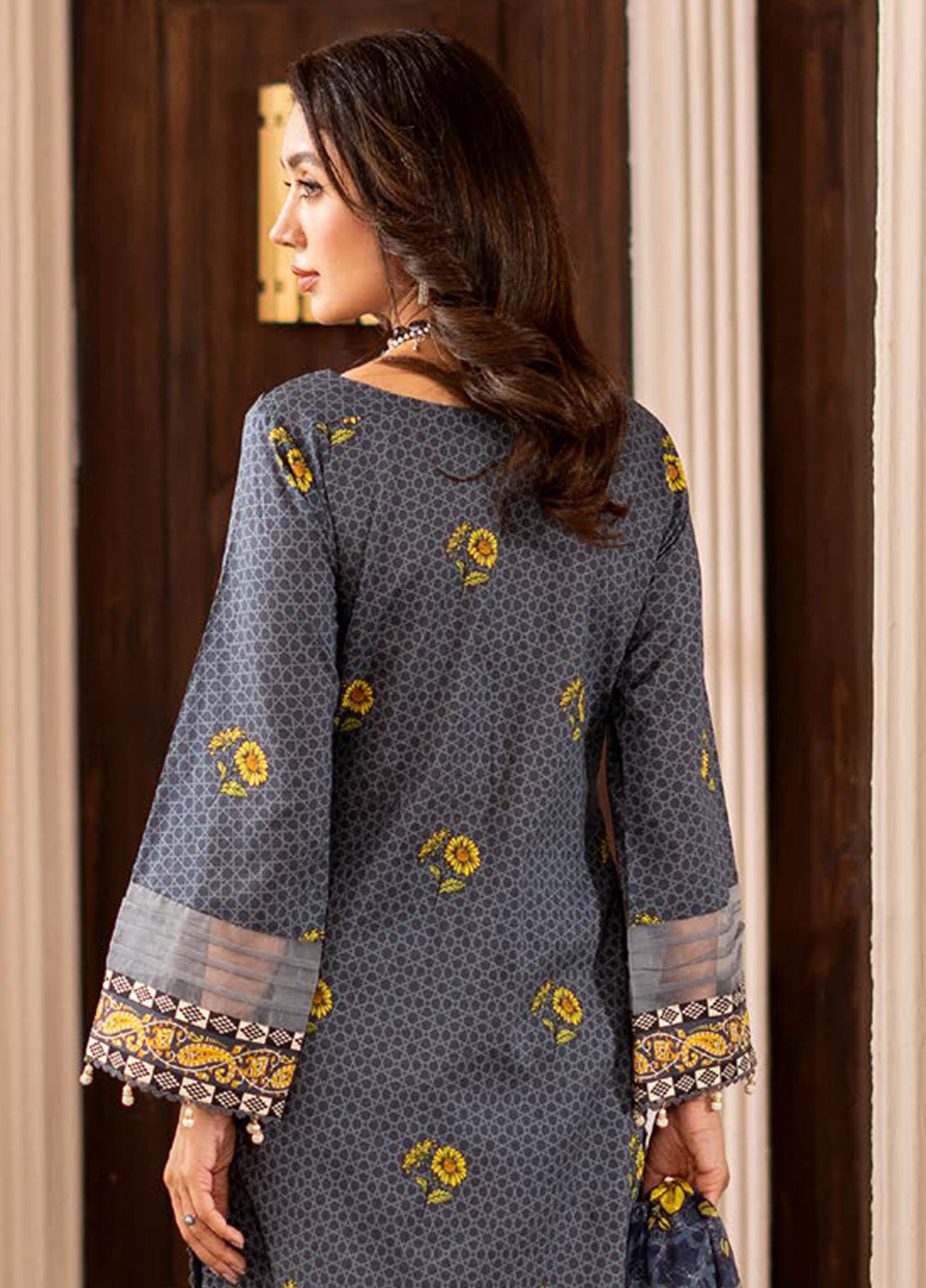 Sunshine Bloom By Alzohaib Chikankari Lawn 3 Piece Unstitched Suit AZ25SBEC D-02 Sunshine Bloom By Alzohaib Chikankari Lawn 3 Piece Unstitched Suit AZ25SBEC D-02