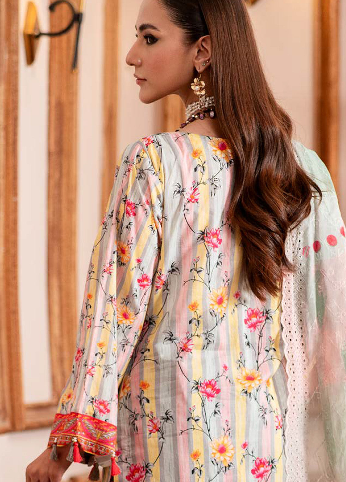Sunshine Bloom By Alzohaib Chikankari Lawn 3 Piece Unstitched Suit AZ25SBEC D-11 Sunshine Bloom By Alzohaib Chikankari Lawn 3 Piece Unstitched Suit AZ25SBEC D-11