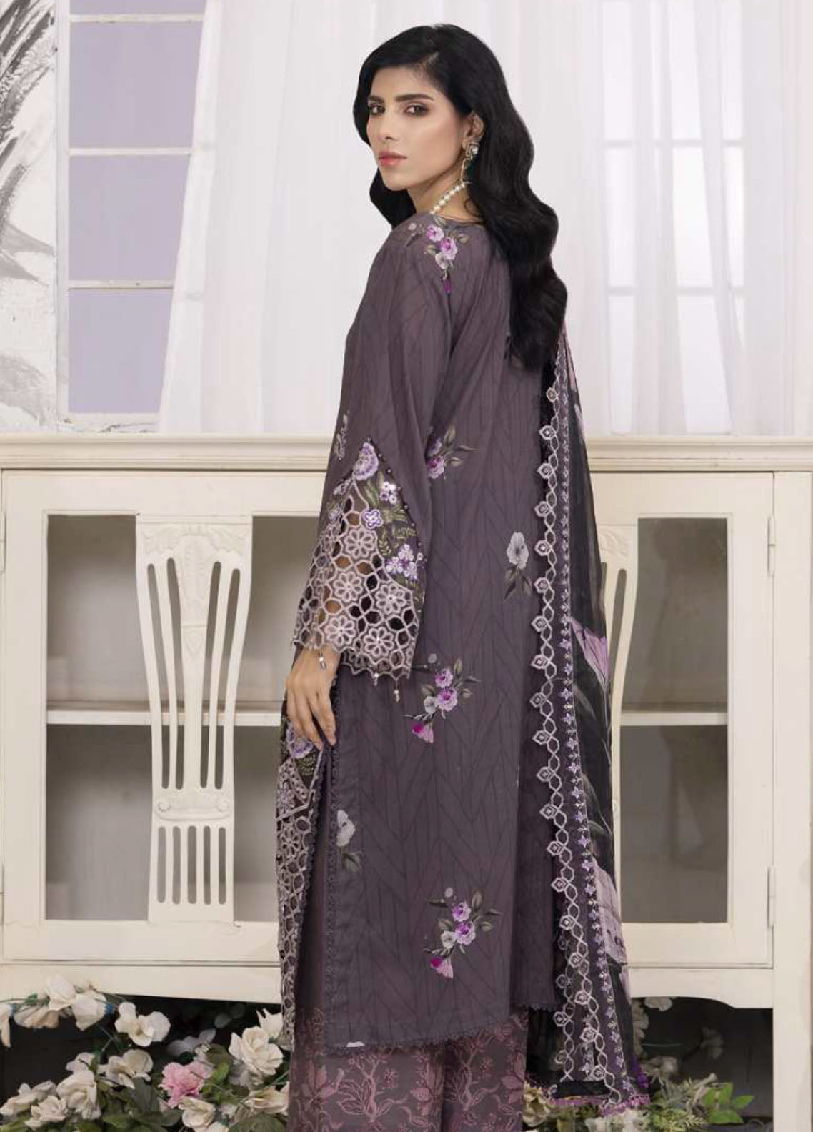 Sunshine Bloom By Alzohaib Chikankari Sequins 3 Piece Unstitched Suit AZ25SSBPV2 D-SPE-09 Sunshine Bloom By Alzohaib Chikankari Sequins 3 Piece Unstitched Suit AZ25SSBPV2 D-SPE-09
