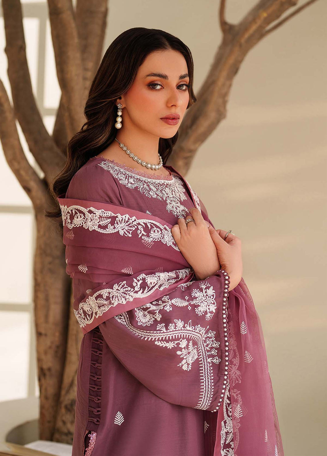 Tabeer By Zarif Embroidered Raw Silk 3 Piece Unstitched Suit ZF26TTSE D-ZE-TS-08 SUNG Tabeer By Zarif Embroidered Raw Silk 3 Piece Unstitched Suit ZF26TTSE D-ZE-TS-08 SUNG