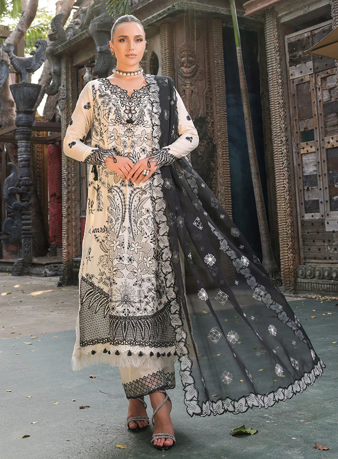 Tabeer Luxury Embroidered Lawn 3 Piece Unstitched Suit TBR24L D-01 Tabeer Luxury Embroidered Lawn 3 Piece Unstitched Suit TBR24L D-01