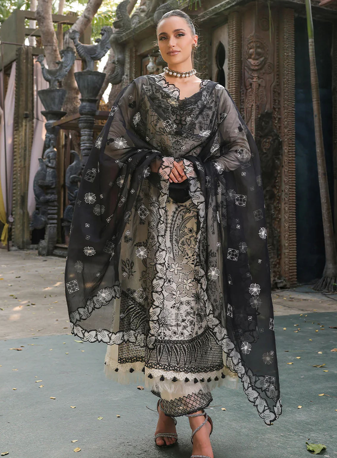 Tabeer Luxury Embroidered Lawn 3 Piece Unstitched Suit TBR24L D-01 Tabeer Luxury Embroidered Lawn 3 Piece Unstitched Suit TBR24L D-01