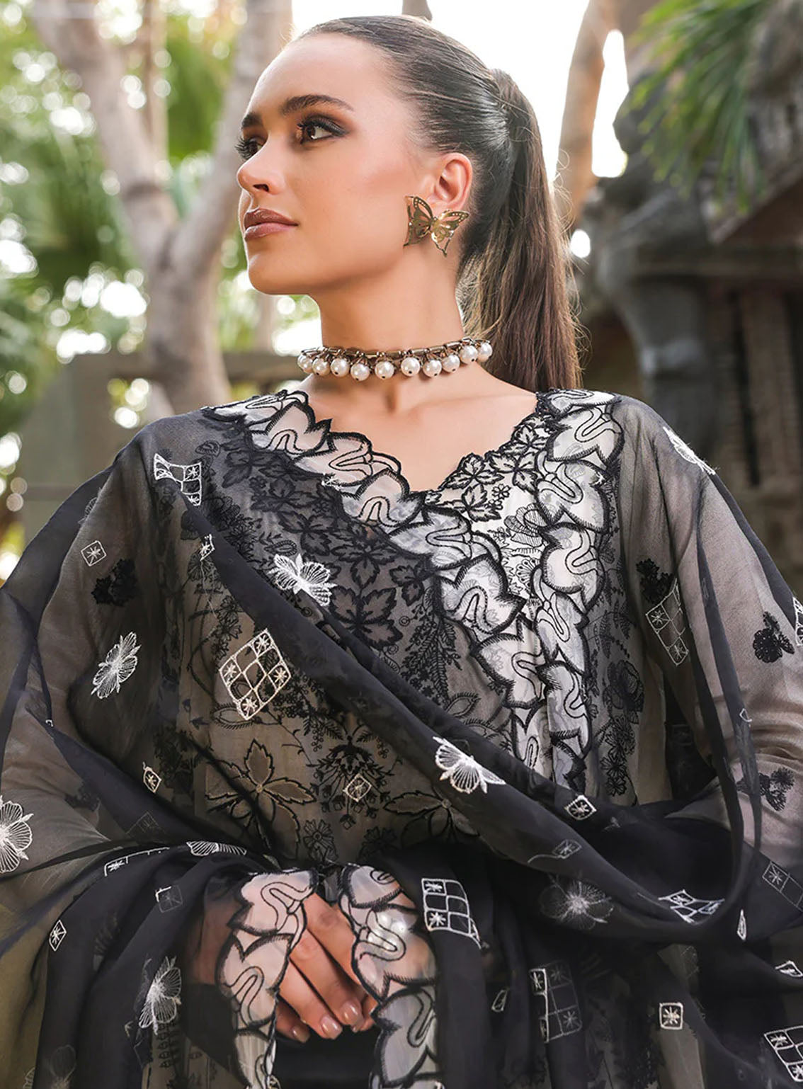 Tabeer Luxury Embroidered Lawn 3 Piece Unstitched Suit TBR24L D-01 Tabeer Luxury Embroidered Lawn 3 Piece Unstitched Suit TBR24L D-01