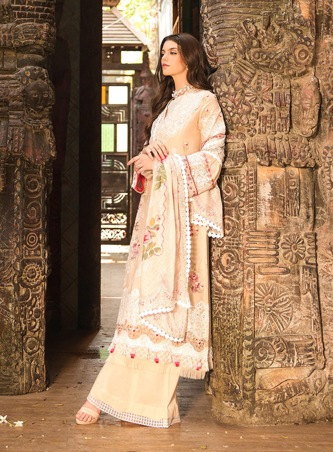 Tabeer Luxury Embroidered Lawn 3 Piece Unstitched Suit TBR24L D-04 Tabeer Luxury Embroidered Lawn 3 Piece Unstitched Suit TBR24L D-04