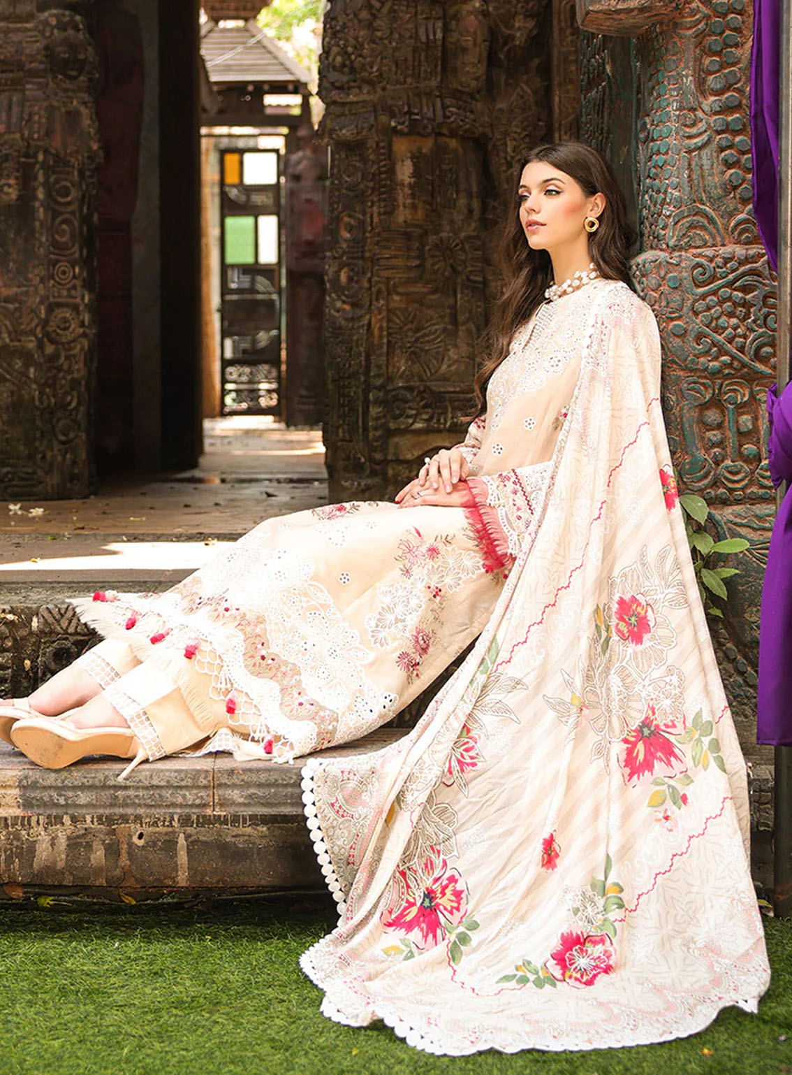 Tabeer Luxury Embroidered Lawn 3 Piece Unstitched Suit TBR24L D-04 Tabeer Luxury Embroidered Lawn 3 Piece Unstitched Suit TBR24L D-04