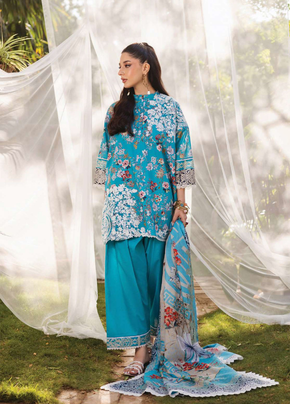 Tahra By Zainab Chottani Embroidered Lawn 3 Piece Unstitched Suit ZC24T 2B BEEHA Tahra By Zainab Chottani Embroidered Lawn 3 Piece Unstitched Suit ZC24T 2B BEEHA