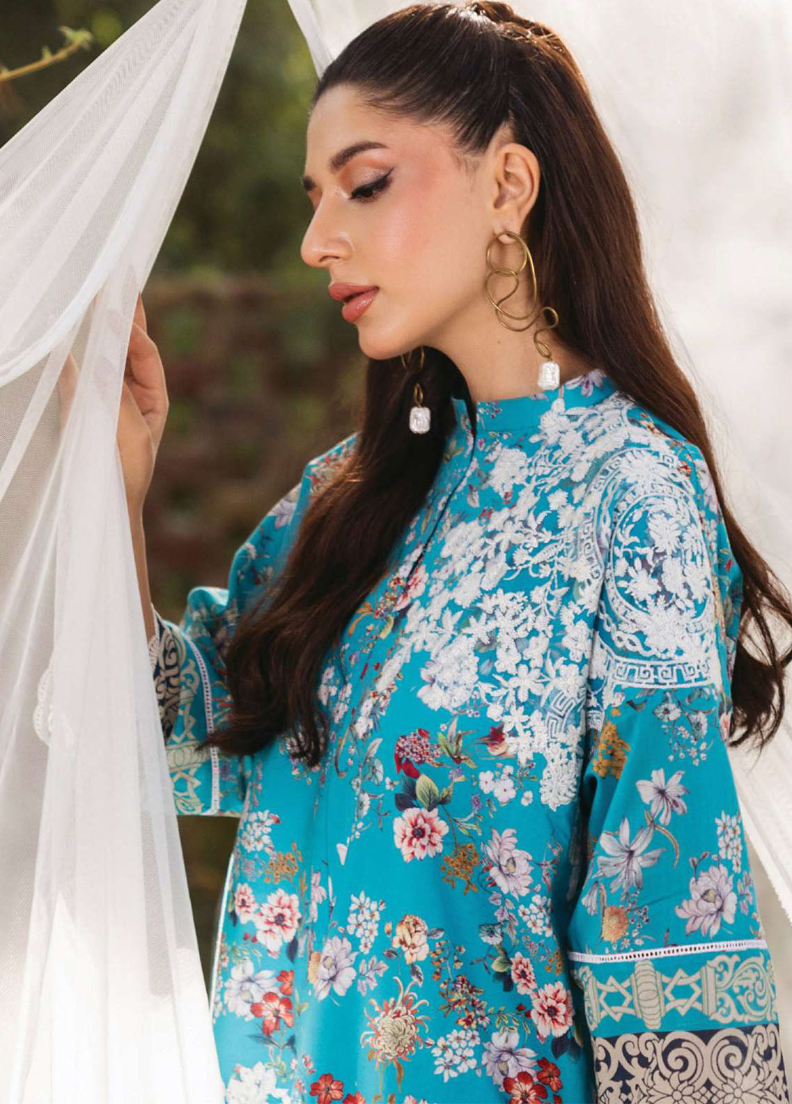 Tahra By Zainab Chottani Embroidered Lawn 3 Piece Unstitched Suit ZC24T 2B BEEHA Tahra By Zainab Chottani Embroidered Lawn 3 Piece Unstitched Suit ZC24T 2B BEEHA