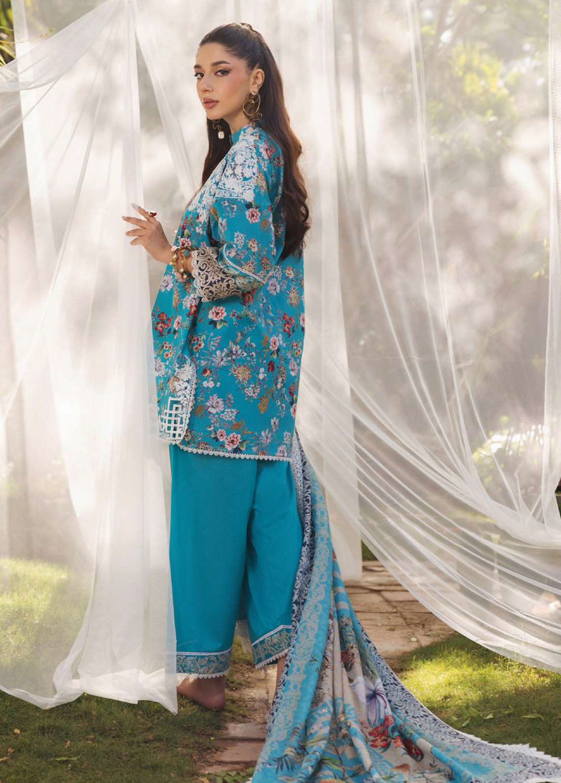 Tahra By Zainab Chottani Embroidered Lawn 3 Piece Unstitched Suit ZC24T 2B BEEHA Tahra By Zainab Chottani Embroidered Lawn 3 Piece Unstitched Suit ZC24T 2B BEEHA