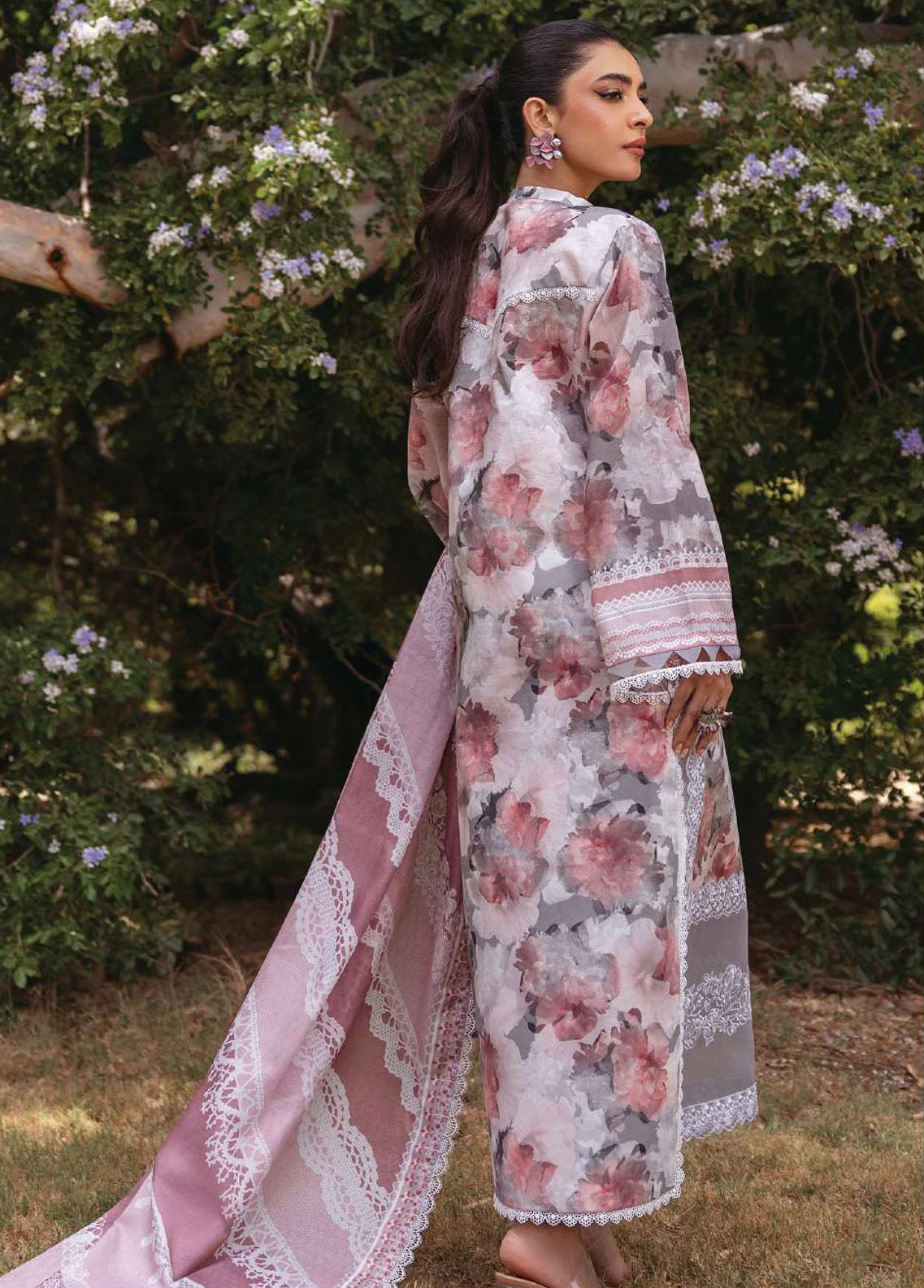 Tahra By Zainab Chottani Embroidered Lawn 3 Piece Unstitched Suit ZC24T 3A ZINNIA Tahra By Zainab Chottani Embroidered Lawn 3 Piece Unstitched Suit ZC24T 3A ZINNIA