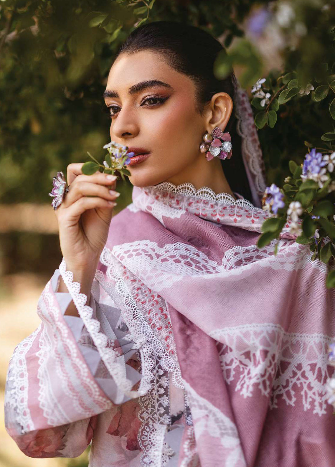 Tahra By Zainab Chottani Embroidered Lawn 3 Piece Unstitched Suit ZC24T 3A ZINNIA Tahra By Zainab Chottani Embroidered Lawn 3 Piece Unstitched Suit ZC24T 3A ZINNIA