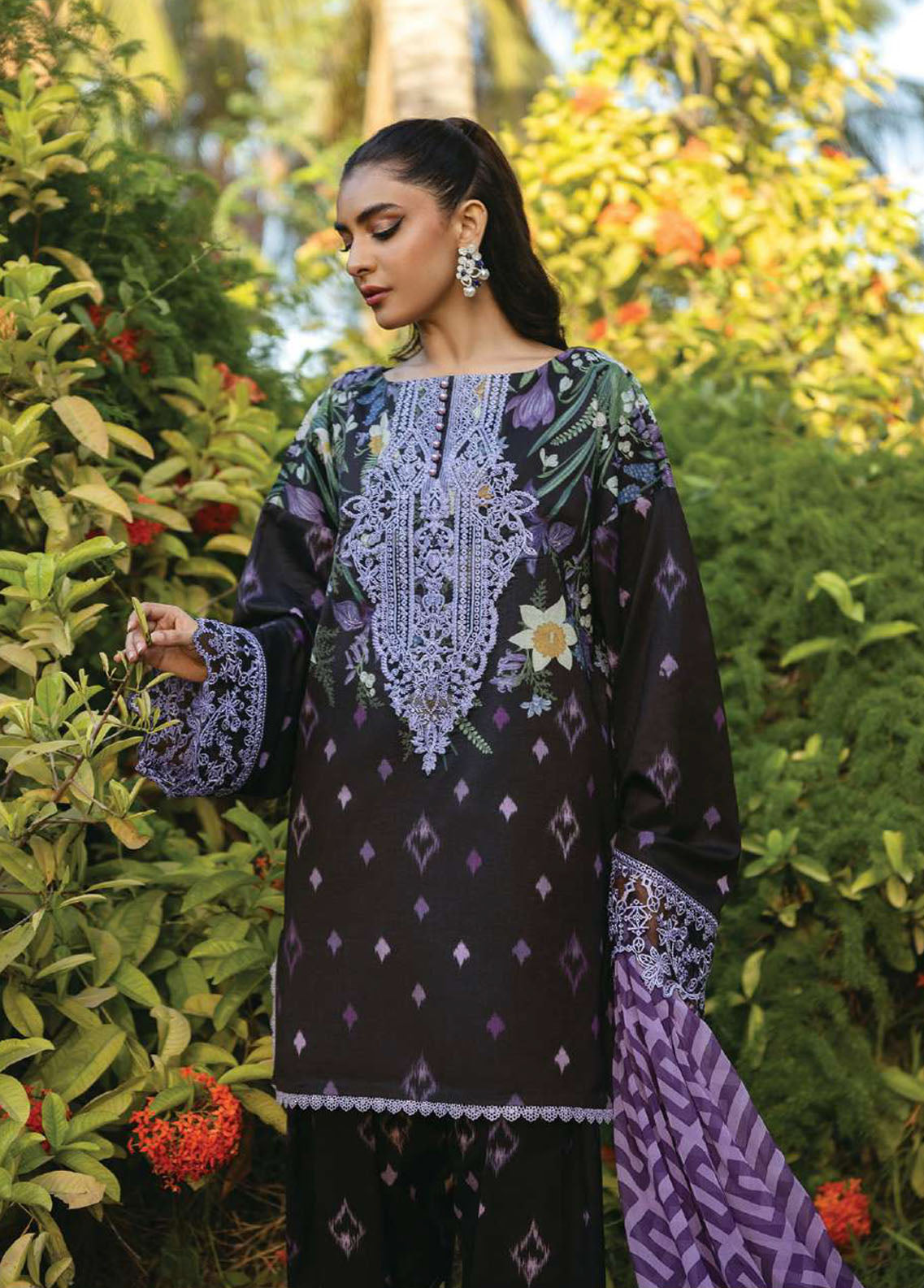 Tahra By Zainab Chottani Embroidered Lawn 3 Piece Unstitched Suit ZC24T 6B RAHA Tahra By Zainab Chottani Embroidered Lawn 3 Piece Unstitched Suit ZC24T 6B RAHA