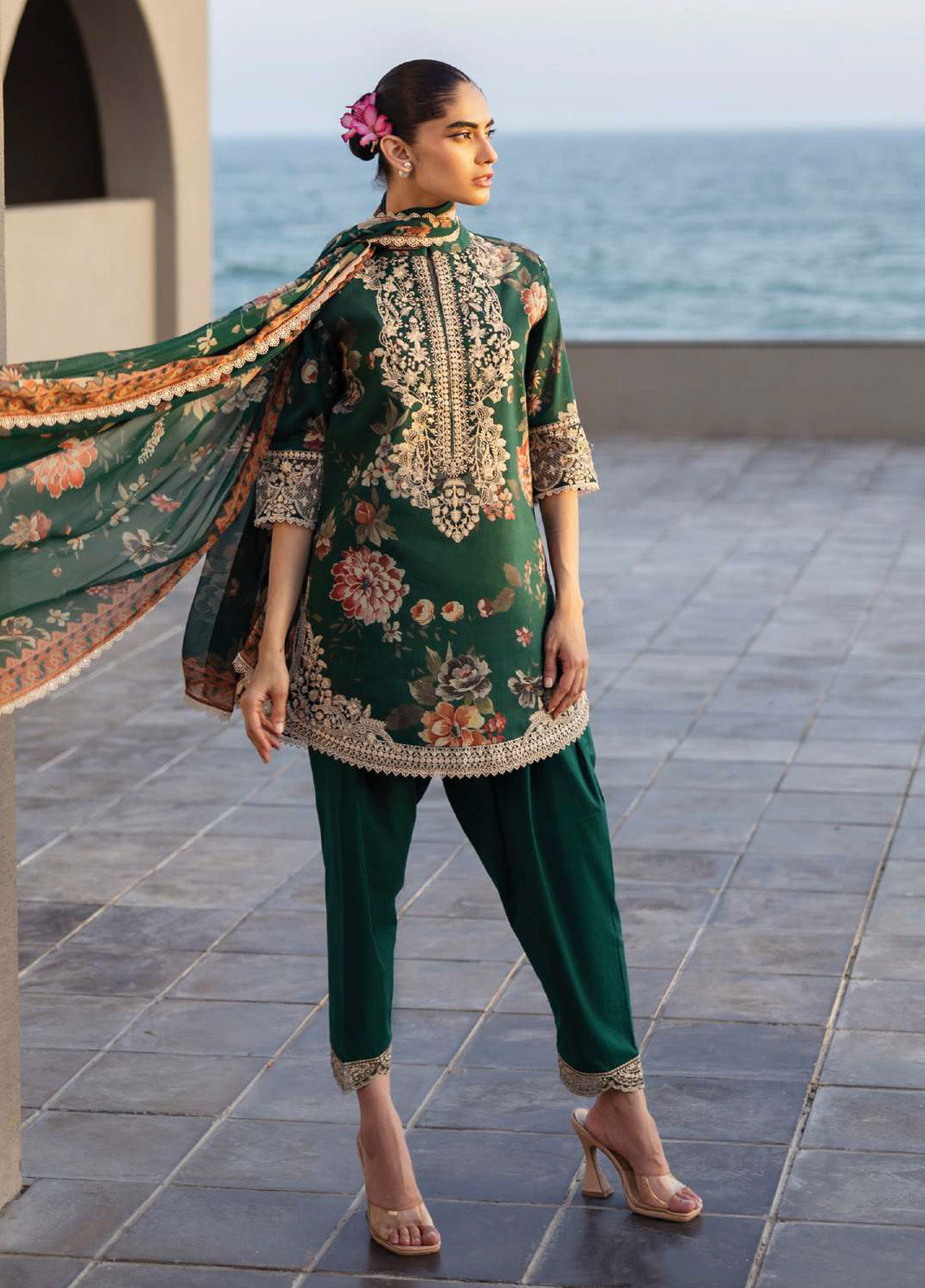 Tahra By Zainab Chottani Embroidered Lawn 3 Piece Unstitched Suit ZC25TL D-01 VELINA Tahra By Zainab Chottani Embroidered Lawn 3 Piece Unstitched Suit ZC25TL D-01 VELINA