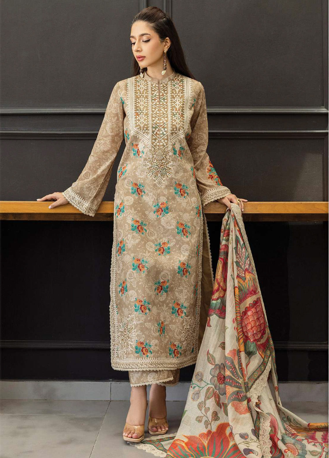 Tahra By Zainab Chottani Embroidered Lawn 3 Piece Unstitched Suit ZC25TL D-03 AYMAH Tahra By Zainab Chottani Embroidered Lawn 3 Piece Unstitched Suit ZC25TL D-03 AYMAH