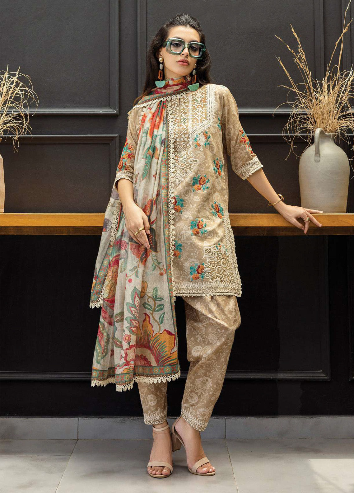 Tahra By Zainab Chottani Embroidered Lawn 3 Piece Unstitched Suit ZC25TL D-03 AYMAH Tahra By Zainab Chottani Embroidered Lawn 3 Piece Unstitched Suit ZC25TL D-03 AYMAH