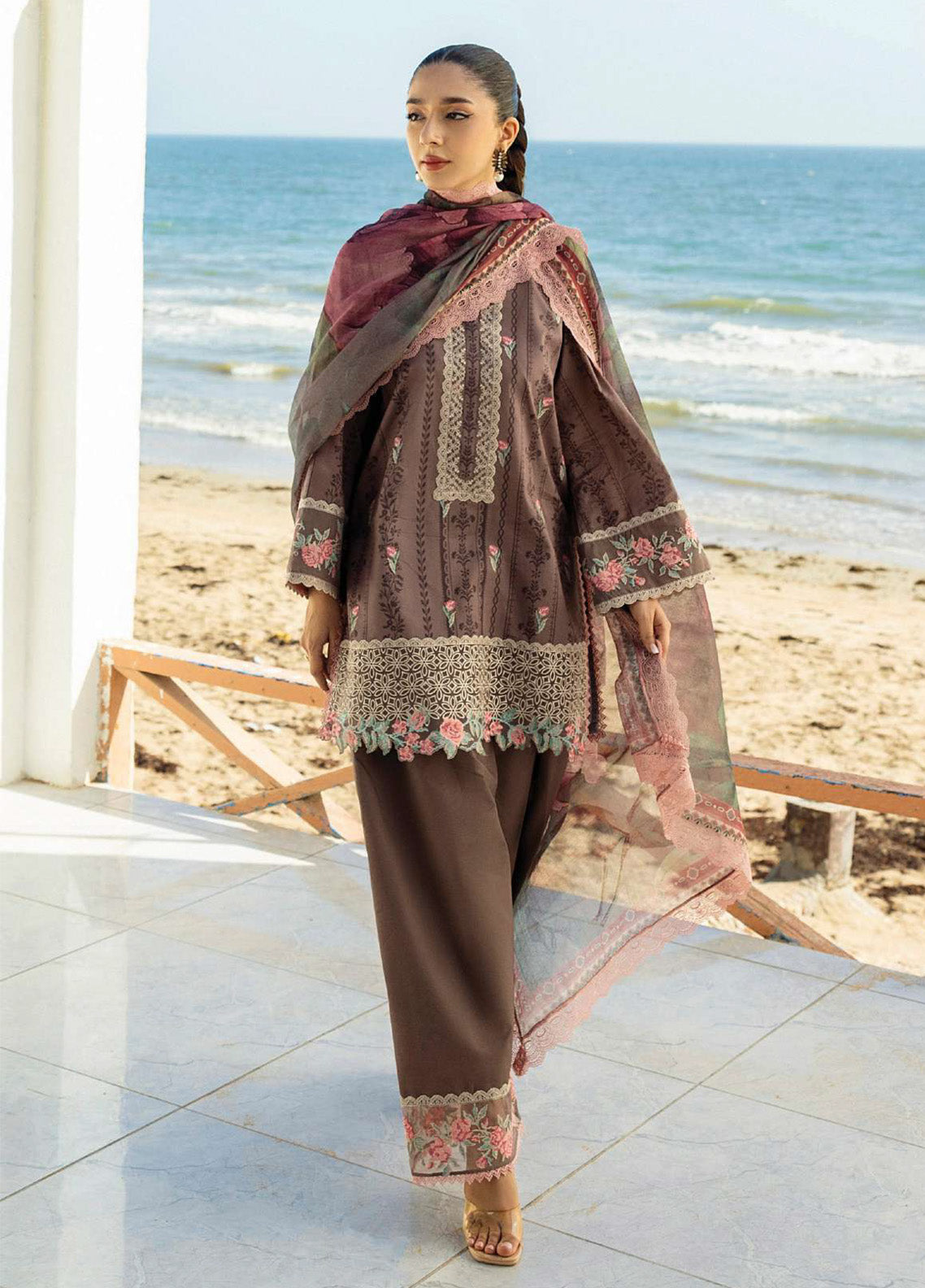 Tahra By Zainab Chottani Embroidered Lawn 3 Piece Unstitched Suit ZC25TL D-04 SAMAYRA Tahra By Zainab Chottani Embroidered Lawn 3 Piece Unstitched Suit ZC25TL D-04 SAMAYRA