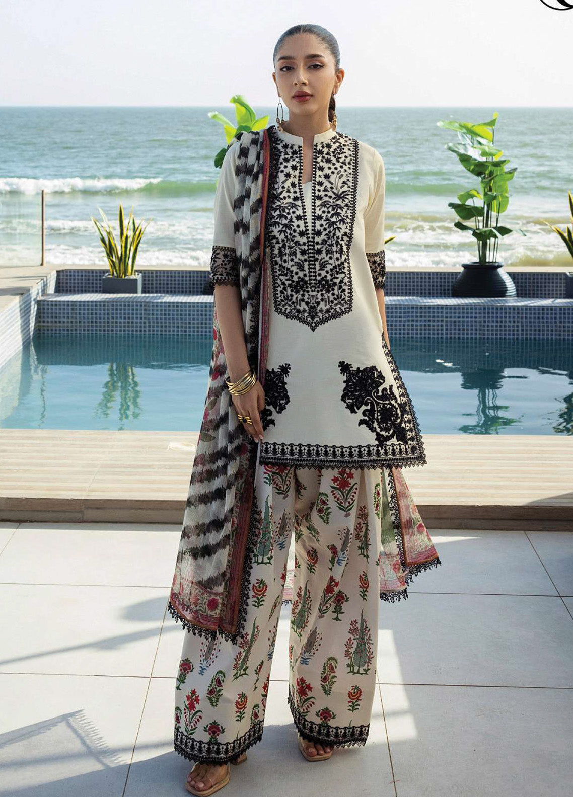 Tahra By Zainab Chottani Embroidered Lawn 3 Piece Unstitched Suit ZC25TL D-05 AZUREH Tahra By Zainab Chottani Embroidered Lawn 3 Piece Unstitched Suit ZC25TL D-05 AZUREH