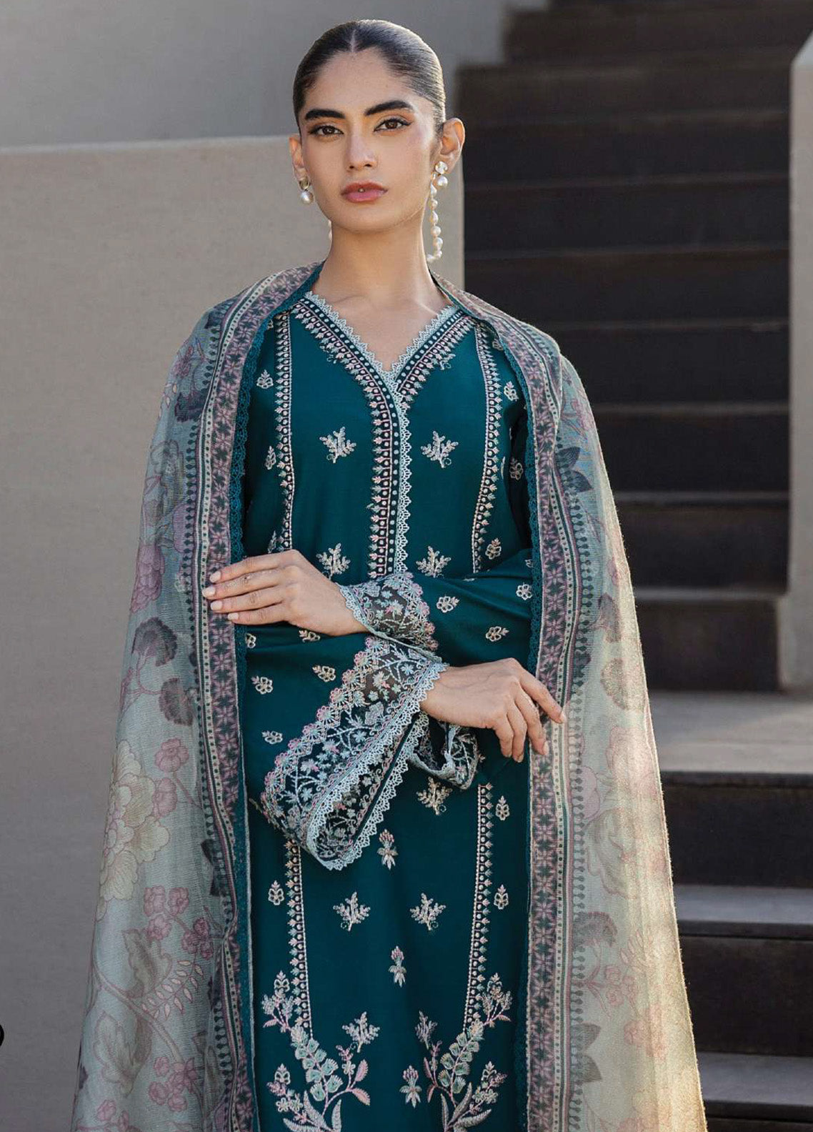 Tahra By Zainab Chottani Embroidered Lawn 3 Piece Unstitched Suit ZC25TL D-08 MINA Tahra By Zainab Chottani Embroidered Lawn 3 Piece Unstitched Suit ZC25TL D-08 MINA