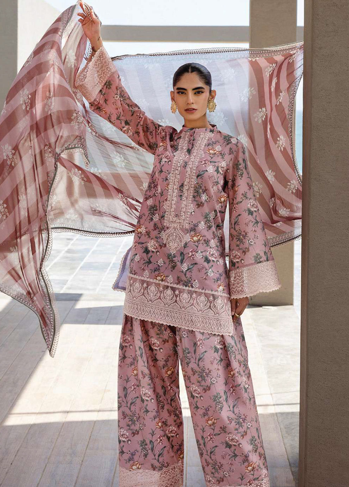 Tahra By Zainab Chottani Embroidered Lawn 3 Piece Unstitched Suit ZC25TL D-09 MARAYA Tahra By Zainab Chottani Embroidered Lawn 3 Piece Unstitched Suit ZC25TL D-09 MARAYA
