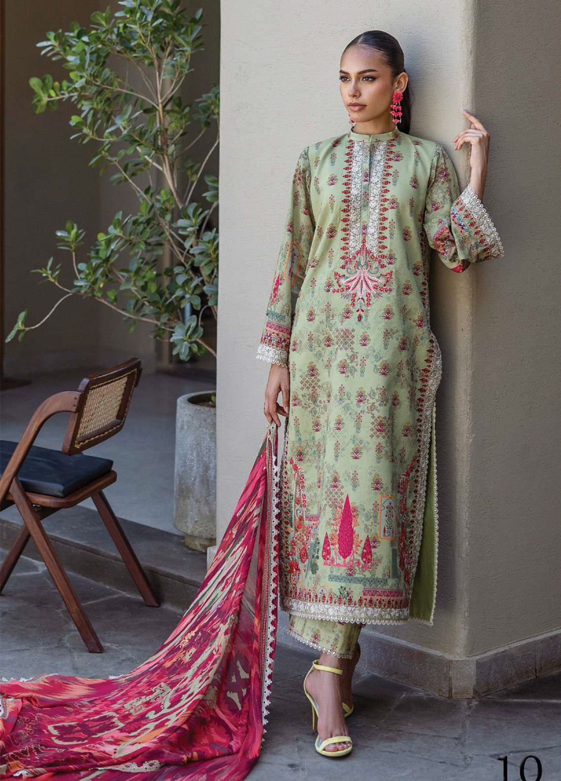 Tahra By Zainab Chottani Embroidered Lawn 3 Piece Unstitched Suit ZC25TL D-10 ZAIRA Tahra By Zainab Chottani Embroidered Lawn 3 Piece Unstitched Suit ZC25TL D-10 ZAIRA