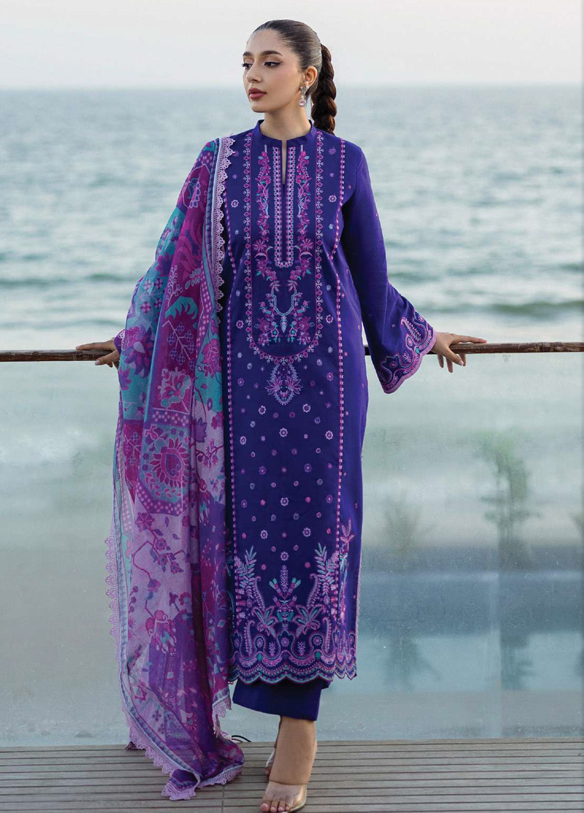 Tahra By Zainab Chottani Embroidered Lawn 3 Piece Unstitched Suit ZC25TL D-11 ALAYAH Tahra By Zainab Chottani Embroidered Lawn 3 Piece Unstitched Suit ZC25TL D-11 ALAYAH