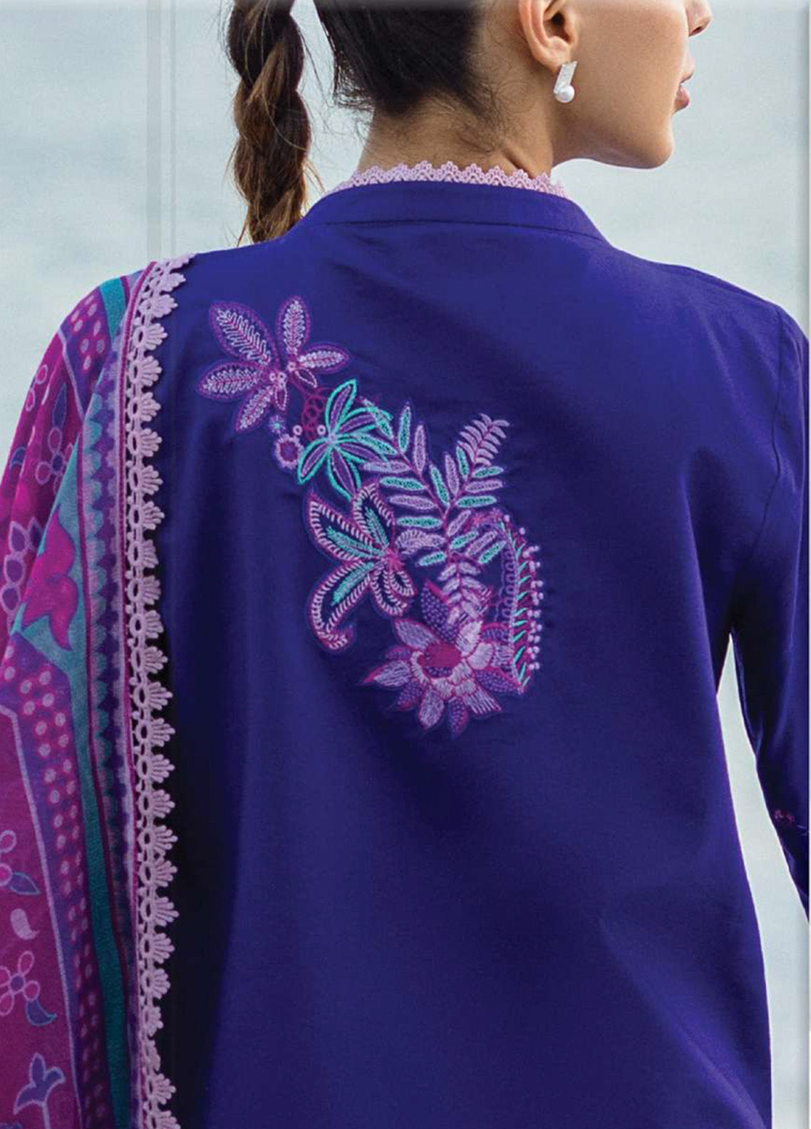 Tahra By Zainab Chottani Embroidered Lawn 3 Piece Unstitched Suit ZC25TL D-11 ALAYAH Tahra By Zainab Chottani Embroidered Lawn 3 Piece Unstitched Suit ZC25TL D-11 ALAYAH