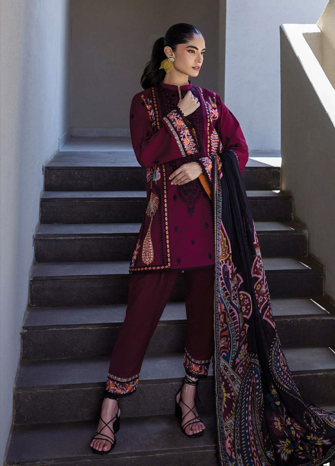 Tahra By Zainab Chottani Embroidered Lawn 3 Piece Unstitched Suit ZC25TL D-12 MAHAY Tahra By Zainab Chottani Embroidered Lawn 3 Piece Unstitched Suit ZC25TL D-12 MAHAY