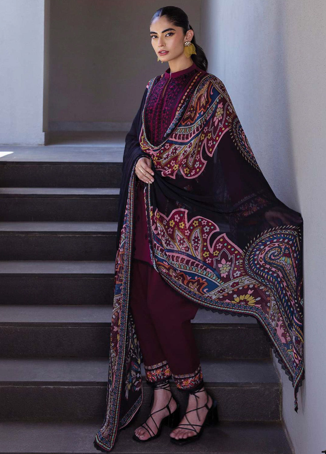 Tahra By Zainab Chottani Embroidered Lawn 3 Piece Unstitched Suit ZC25TL D-12 MAHAY Tahra By Zainab Chottani Embroidered Lawn 3 Piece Unstitched Suit ZC25TL D-12 MAHAY
