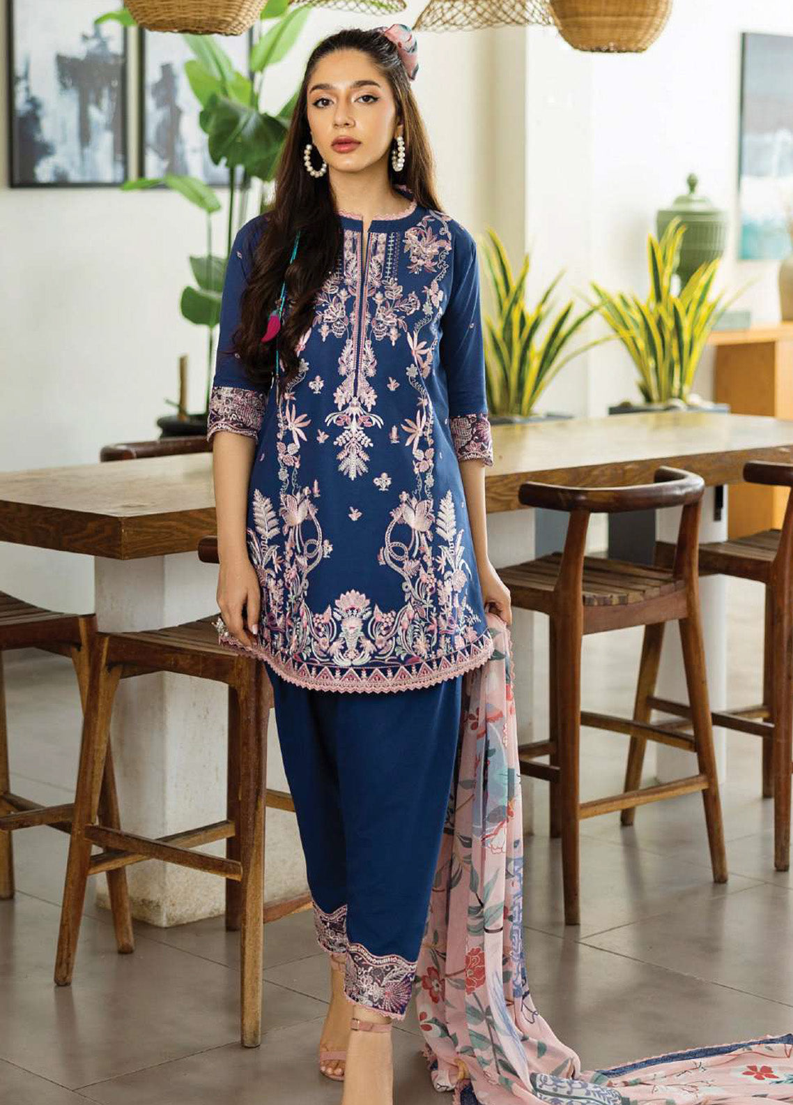 Tahra By Zainab Chottani Embroidered Lawn 3 Piece Unstitched Suit ZC25TL D-14 ELISA Tahra By Zainab Chottani Embroidered Lawn 3 Piece Unstitched Suit ZC25TL D-14 ELISA