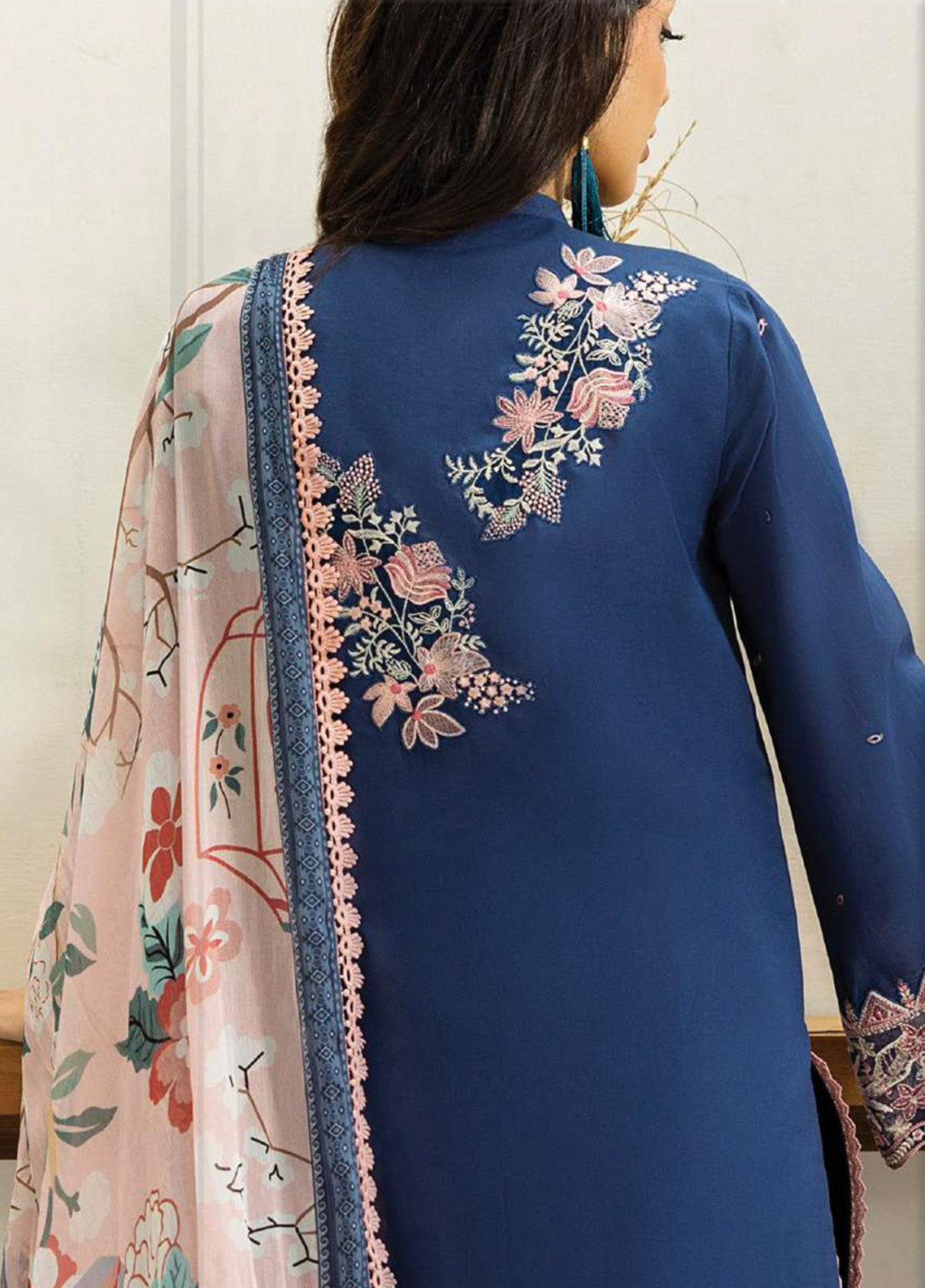 Tahra By Zainab Chottani Embroidered Lawn 3 Piece Unstitched Suit ZC25TL D-14 ELISA Tahra By Zainab Chottani Embroidered Lawn 3 Piece Unstitched Suit ZC25TL D-14 ELISA